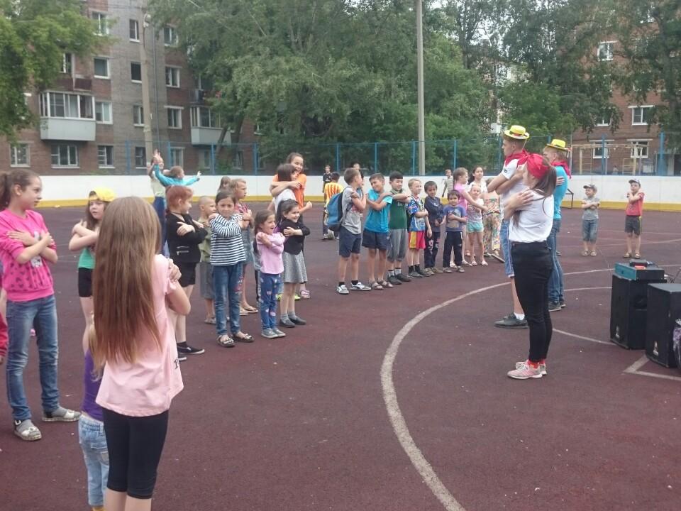 Депутат Думы Иркутска организовал акции "Спорт в каждый двор" в микрорайоне Ново-Ленино