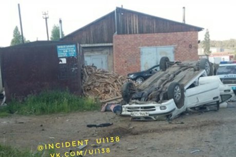 Иномарка перевернулась в Усть-Илимске: водитель погиб