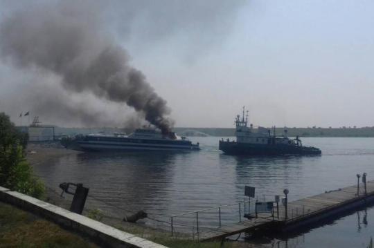В Иркутске возбудили уголовное дело по факту возгорания на теплоходе "Баргузин-1"