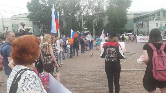 Иркутяне вышли на митинг, требуя отставки Медведева и правительства России