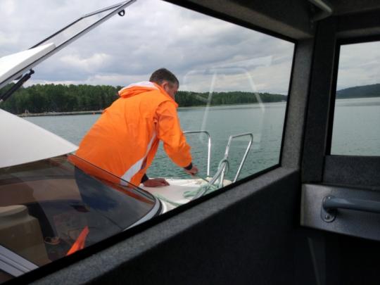 На Иркутском водохранилище спасли пассажиров неисправного катера