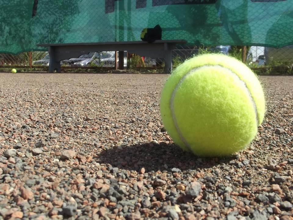 Турнир по теннису пройдет в Иркутске на муниципальных кортах острова Юность