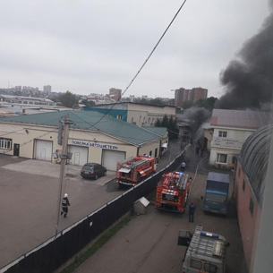 Склады «ТеплоТэна» горят на улице Сурнова в Иркутске