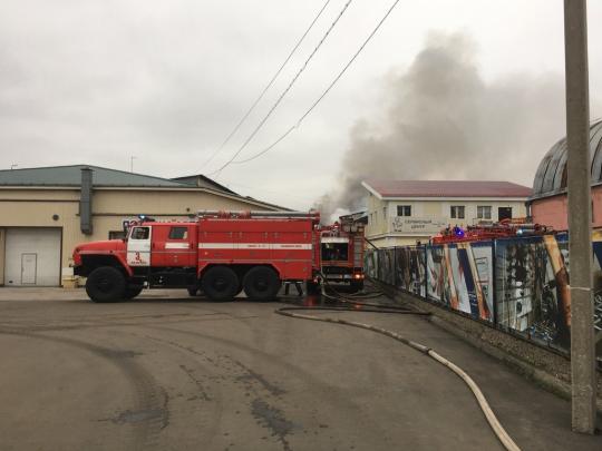 Пожар уничтожил склады «Теплотэна» на улице Сурнова в Иркутске