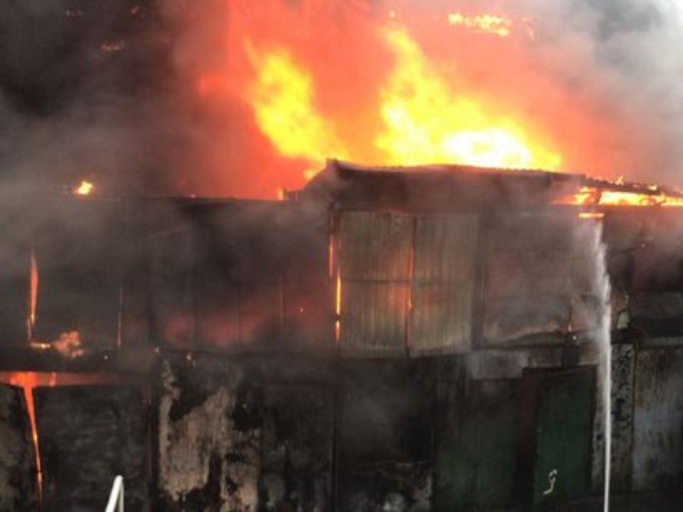 Разгильдяйство стало причиной пожара на торговых складах Иркутска