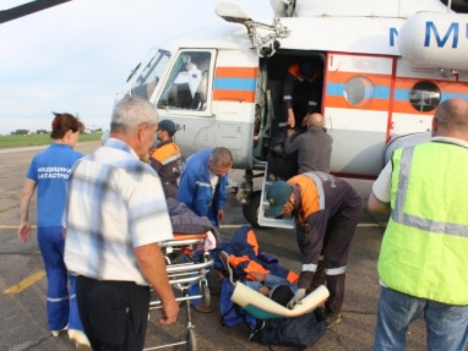 Пострадавшую в походе туристку доставили в Иркутск вертолетом МЧС