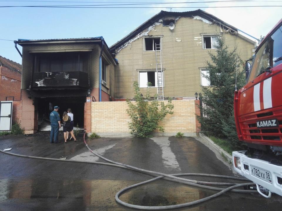 Коттедж и внедорожник горели в микрорайоне Ершовском в Иркутске