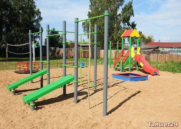 За лето в Тайшете установили пять детских игровых площадок