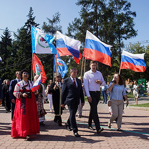 День российского флага в Иркутске отметили митингом и шествием