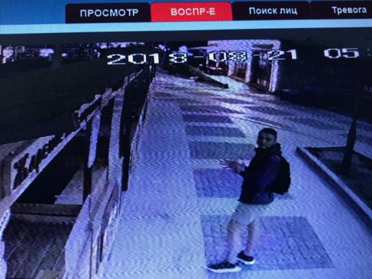 В Иркутске ищут троих мужчин, укравших платежный терминал в 130 квартале. Видео
