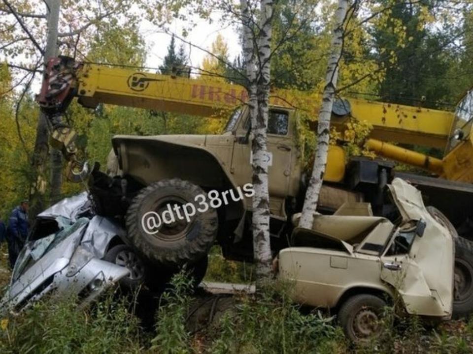 В страшной аварии в Железногорске-Илимском погиб водитель "Жигулей"