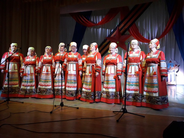 Коллектив «Русская песня» дал выездной концерт в Приудинске