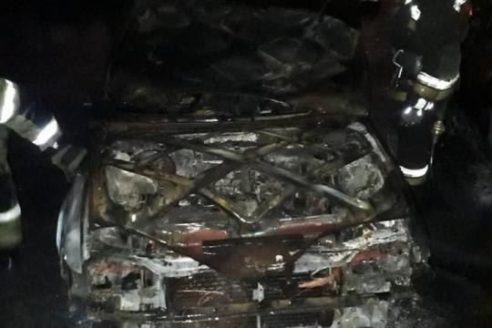 На улице Дыбовского в Иркутске ночью сгорело четыре машины