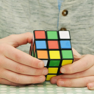 В Иркутске пройдет чемпионат по сборке кубика Рубика на скорость