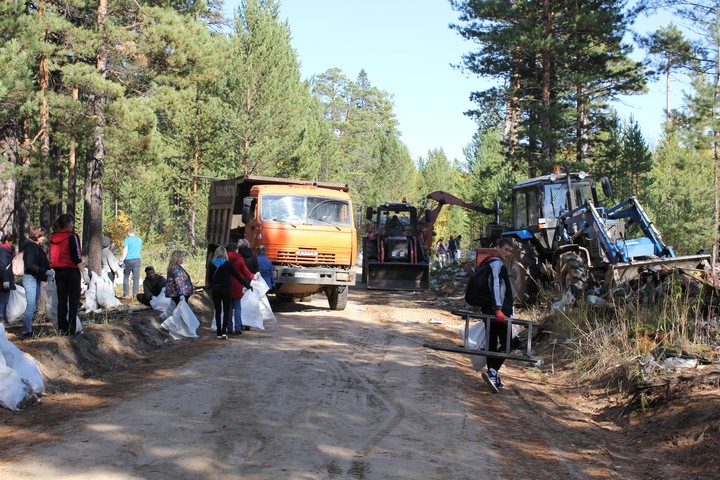 Несколько КамАЗов мусора собрали в чунской тайге