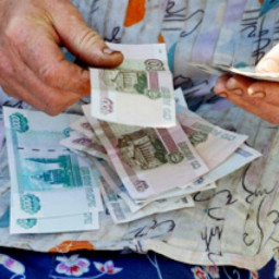 Мошенники увели 14 тысяч рублей с банковского счёта пенсионерки Чунского района
