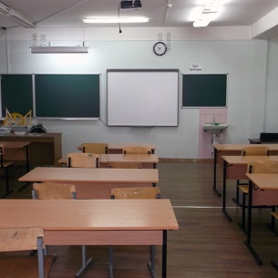 В Усть-Илимске студенты украли из школы 16 ноутбуков