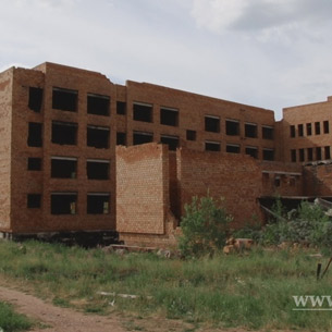 В Братске снесли здание недостроенной школы