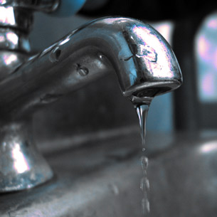 Снабжающий Свирск и Черемхово водозабор могут остановить из-за разлива нефти в Усолье