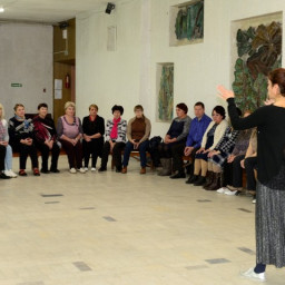 Иркутский специалист научила жителей Чуны особенностям вокально-хорового пения