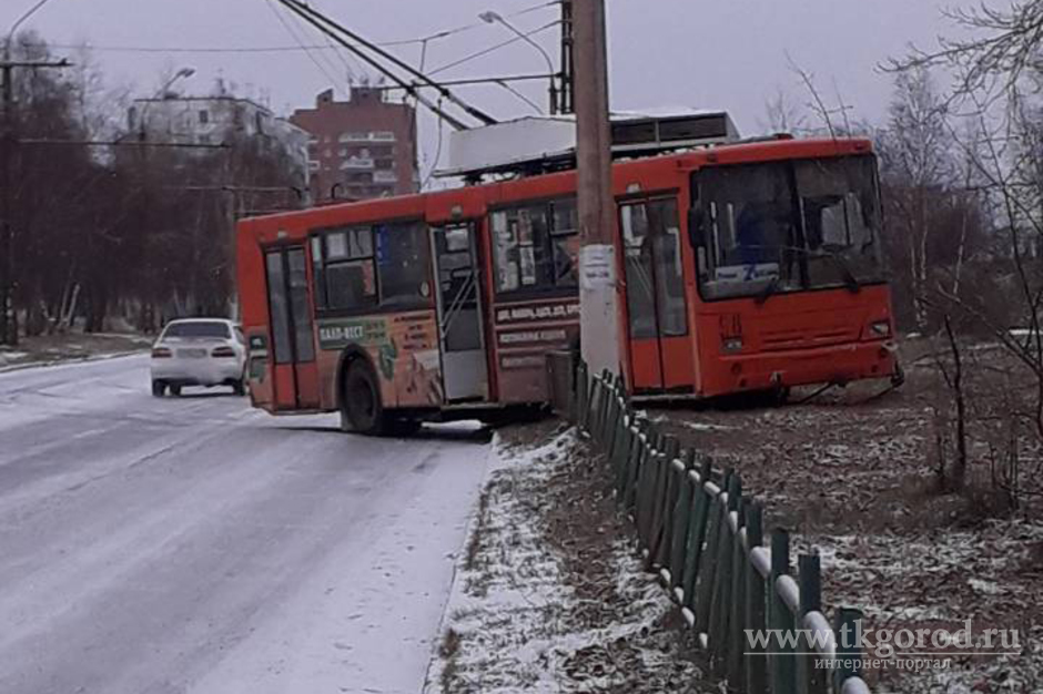 В Братске из-за утреннего гололёда в ДТП попал троллейбус с пассажирами