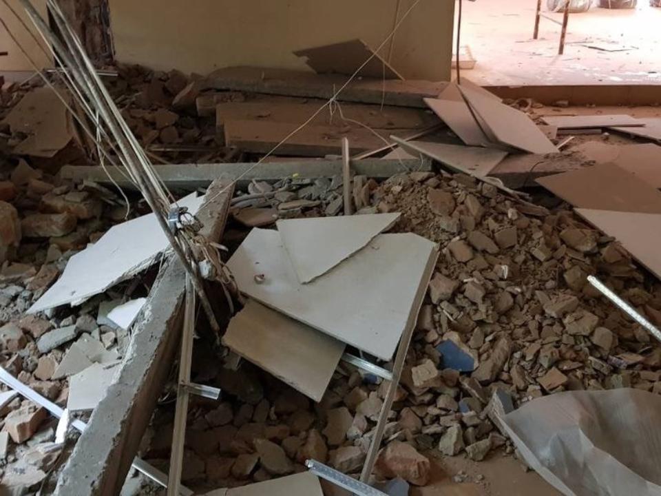 При обрушении межэтажного перекрытия магазина в Ангарске пострадал строитель