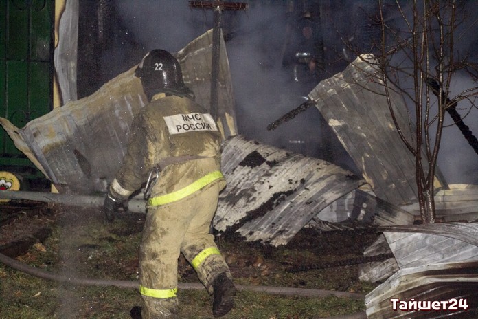 Женщина и двое детей погибли при пожаре в Братске