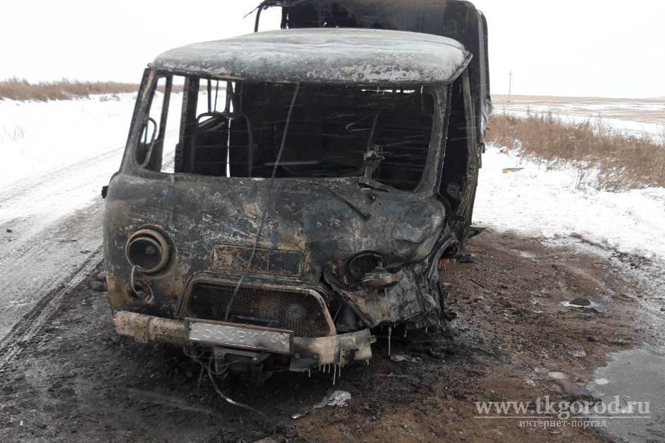 В Братском районе УАЗ загорелся после лобового столкновения с «четверкой»