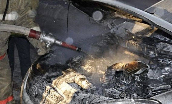 В Тайшете сгорел автомобиль Isuzu