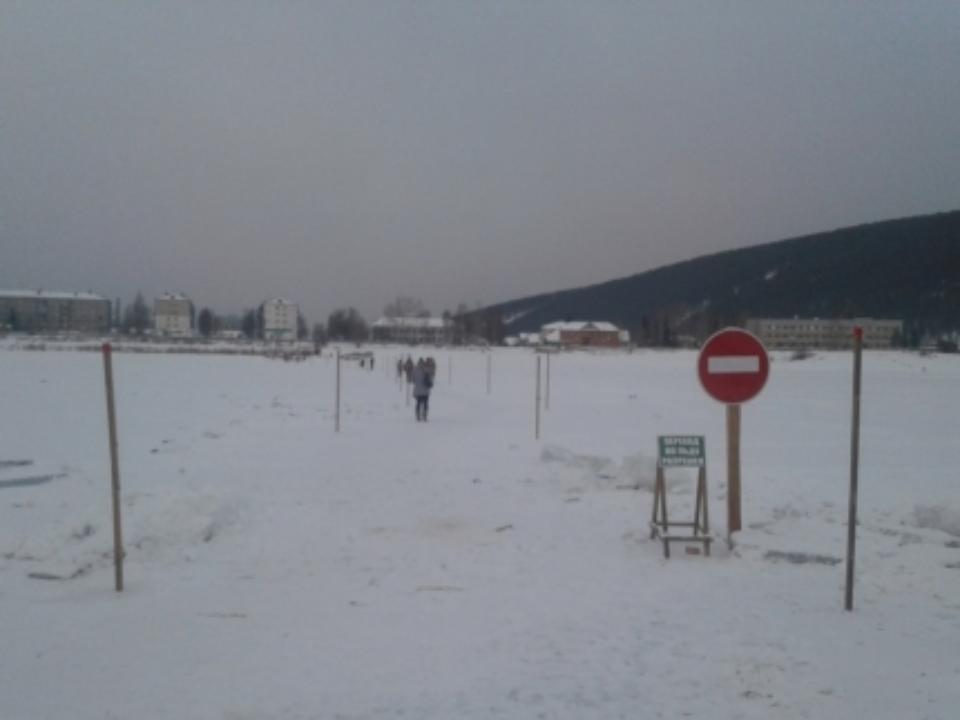 В Киренске открыли 400-метровый пеший ледовый переход через Лену