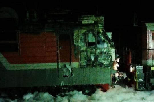 Следователи проводят проверку после воспламенения поезда в Иркутской области