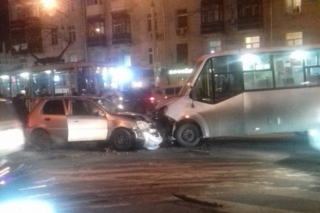 Четыре человека пострадали в аварии с маршруткой №16с в Иркутске