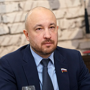 Михаил Щапов: «На фоне ухудшения ситуации с бюджетом федеральное правительство обирает регионы»