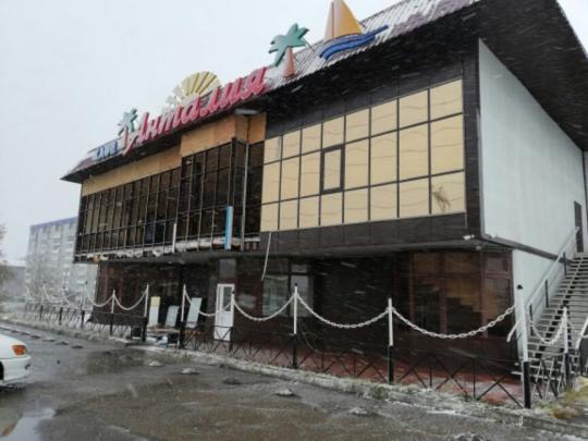 Незаконное кафе «Анталия» снесли в Иркутске. В нем торговали «Боярышником»