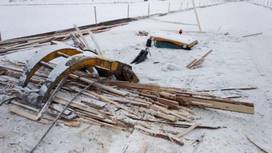 Трактор провалился под лёд Лены в Киренском районе