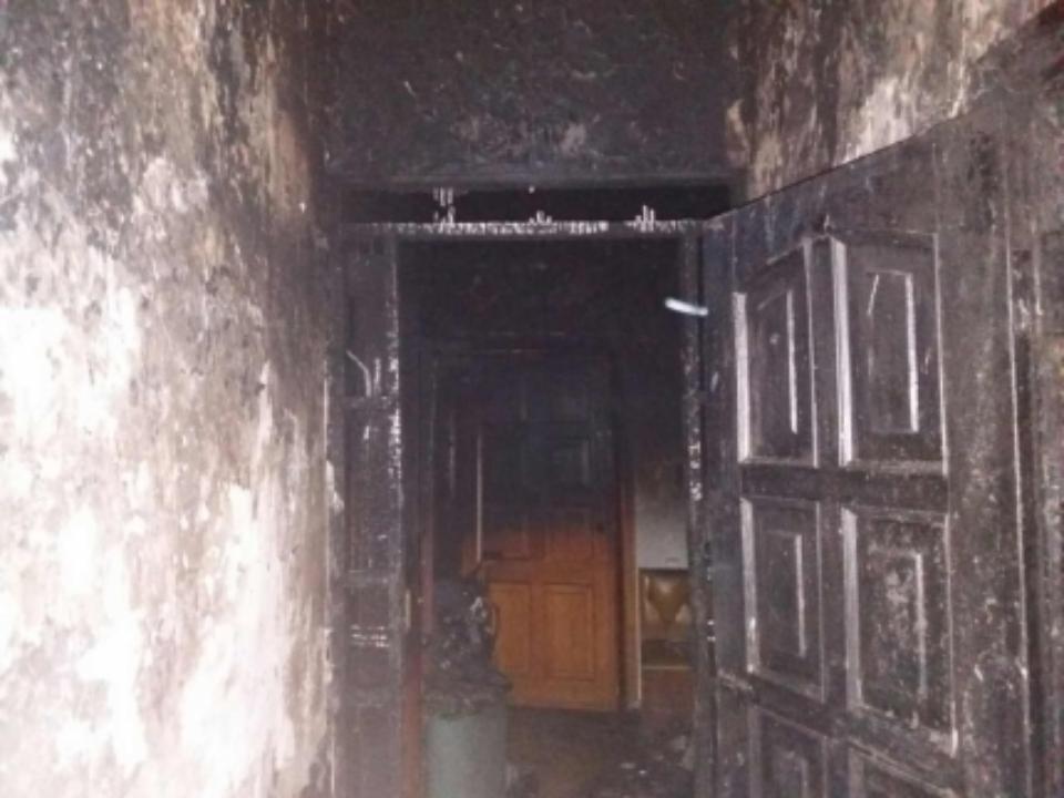 Семью из четырех человек эвакуировали из горящей квартиры в Иркутске
