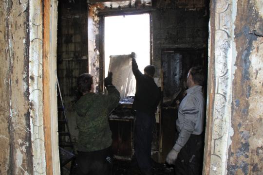 Пожар в квартире на Байкальской: четыре человека в реанимации
