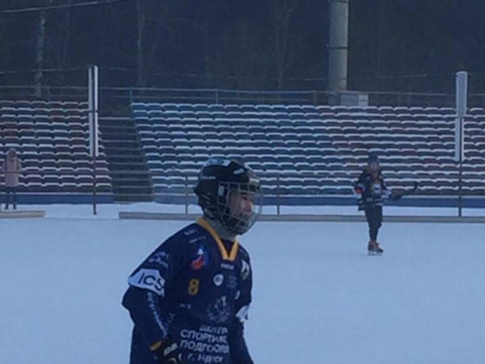 Морозный хоккей в Иркутске продолжается! Сегодня на "Плетеном мяче" игру провели в три тайма