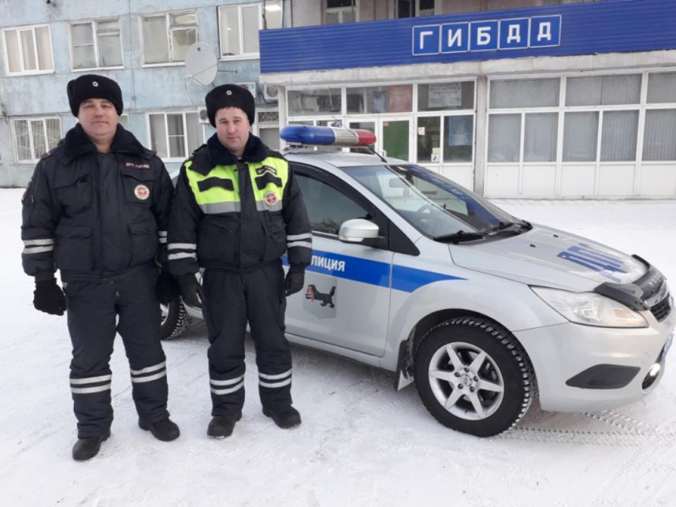 Полицейские в Усолье-Сибирском спасли водителя фуры с перемерзшей топливной системой