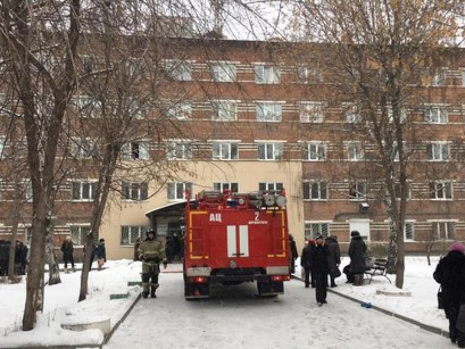Закоротивший электроплафон вынудил эвакуировать поликлинику №1 в Иркутске