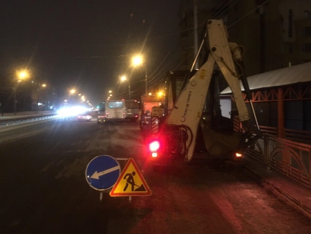 Около 100 единиц спецтехники вышли на уборку дорог в Иркутске после снегопада