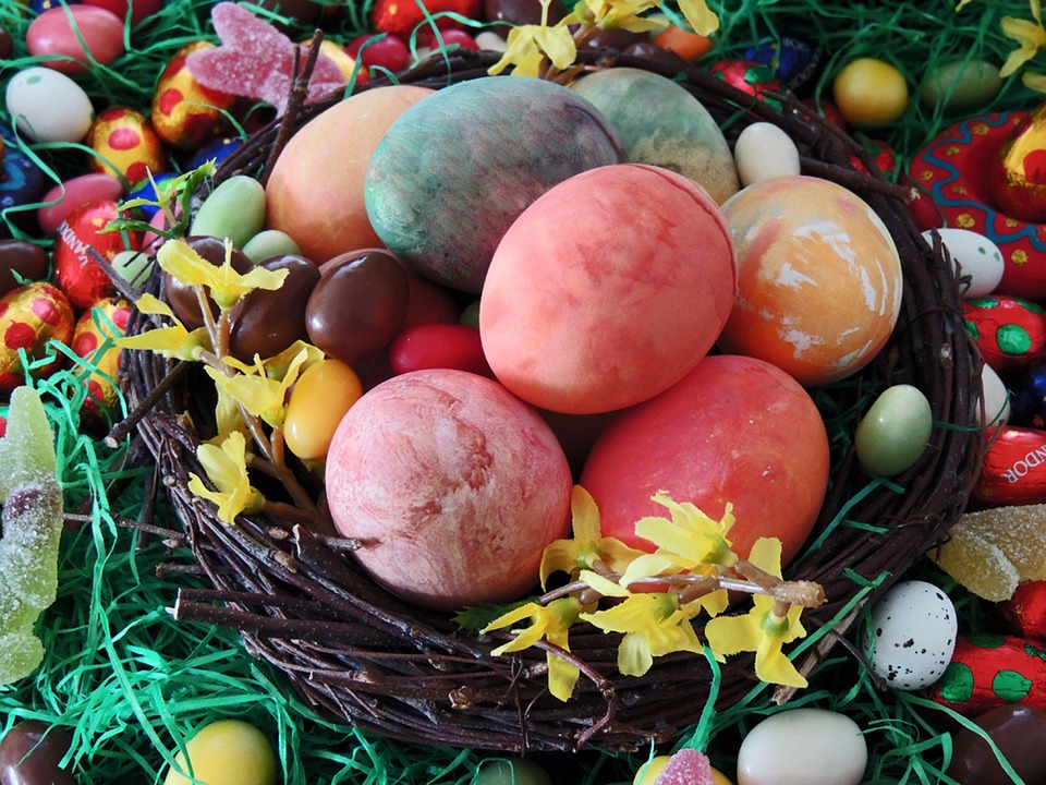 Как покрасить яйца на Пасху: семь самых необычных способов