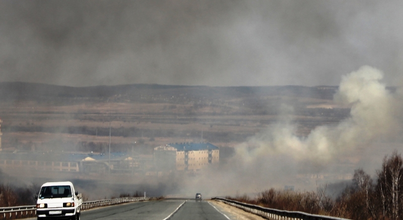 12 автомобилей столкнулись в Иркутской области из-за дыма от пала травы