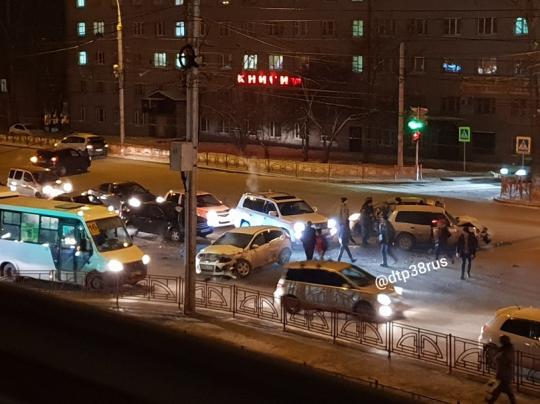 Два ребенка пострадали в столкновении иномарок на Байкальской в Иркутске