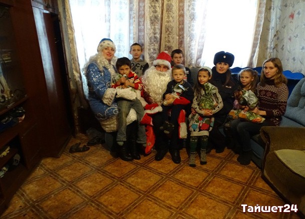 Транспортные полицейские приняли участие во Всероссийской новогодней акции