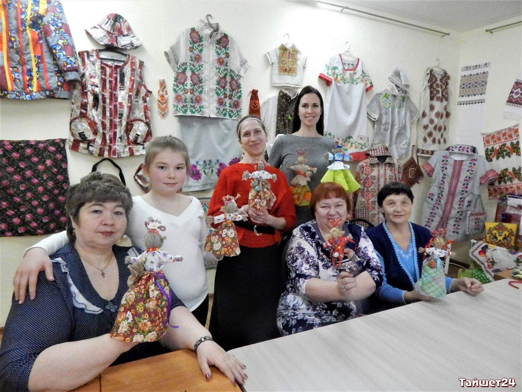 Рукодельниц в Тайшете научили делать обрядовую куклу-Козу