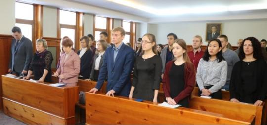 Студенты ИГУ разыграли суд над чиновником-коррупционером