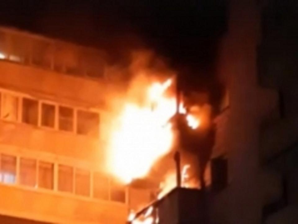 Пожар произошел в многоэтажном доме в Иркутске на улице Шпачека