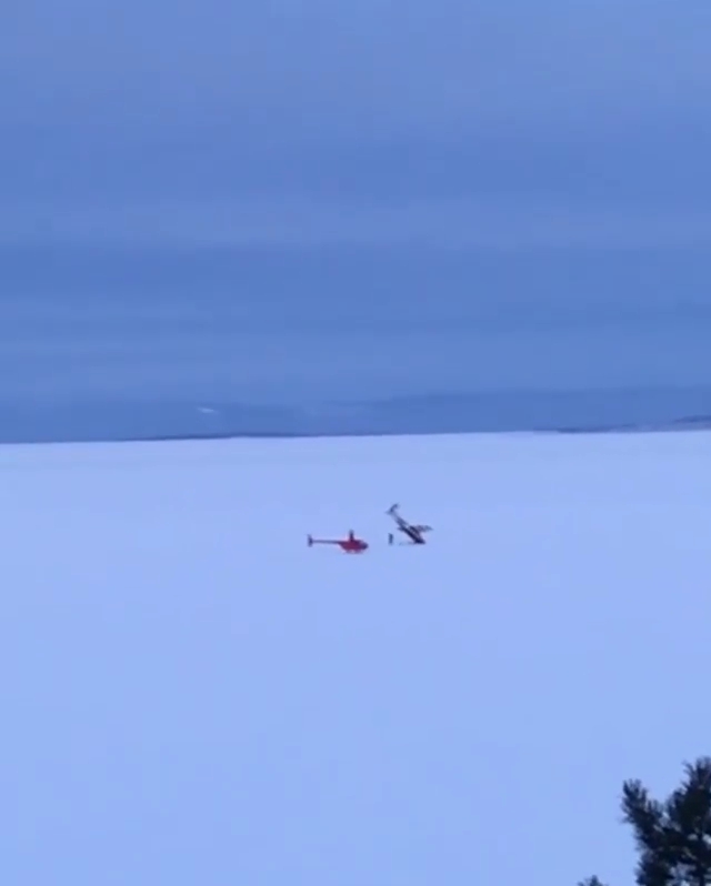 Легкомоторный самолет неудачно приземлился на лед Братского водохранилища