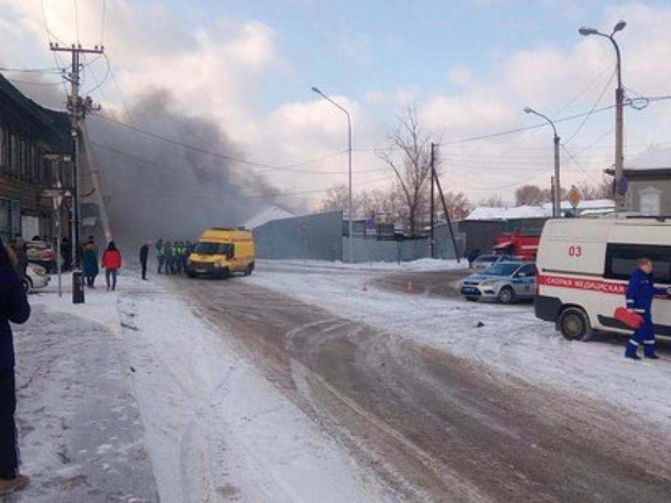В Иркутске два дома горят на улице Подгорной